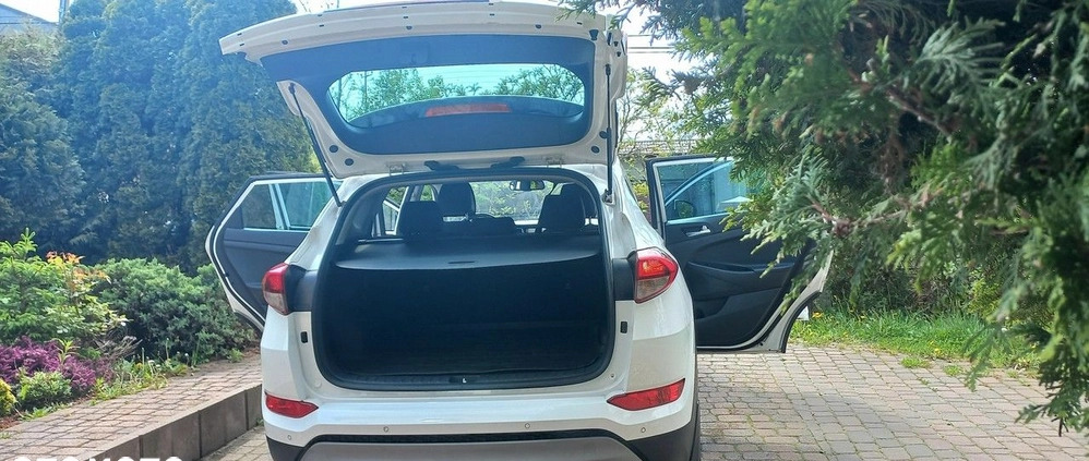 Hyundai Tucson cena 48700 przebieg: 235000, rok produkcji 2016 z Piława Górna małe 781
